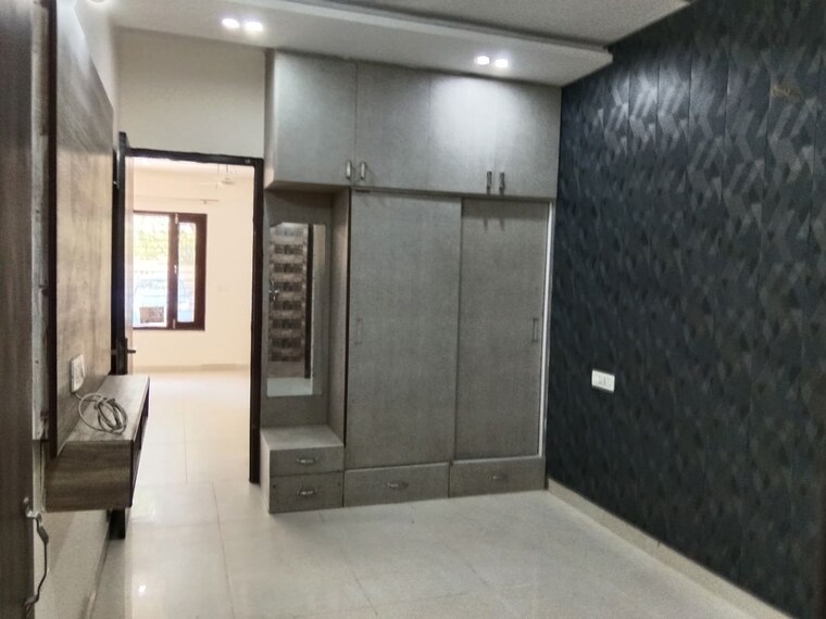 Room, ghazipur 2 Bedroom 100 Sq.Yd. Builder Floor In Ghazipur Zirakpur 10164485