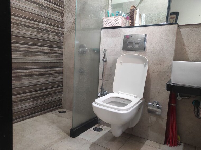 Bathroom, lokhandwala-octacrest 2 Bedroom 780 Sq.Ft. Apartment In Kandivali East Mumbai 10164466
