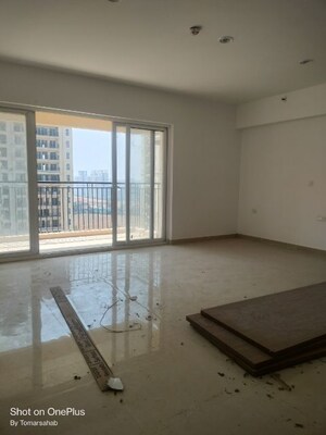 Room in 3.5 BHK Apartment at ATS Marigold, Sector 89a – for Sale