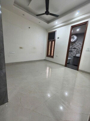 Room in 3 BHK Apartment at Landmark Towers, Sector 51 – for Rent