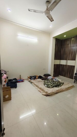 Living Room in 3 BHK Builder Floor at Gupta Awas, Sector 43 – for Rent