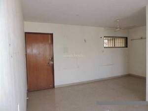 Room in 2 BHK Apartment at Dosti Acres Aster, Wadala East – for Sale