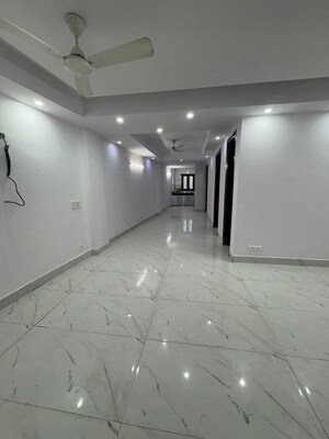 Room in 3 BHK Apartment at Saket – for Rent