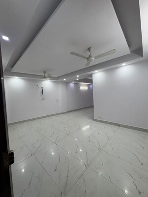 Room in 3 BHK Apartment at Saket – for Rent