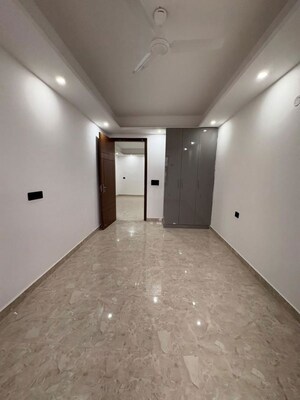 Room in 3 BHK Apartment at Saket – for Rent