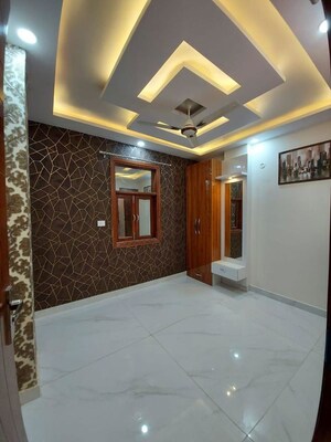 Room in 3 BHK Builder Floor at Dwarka Mor – for Rent