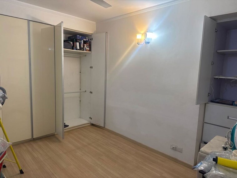 Room, sector 54 3 Bedroom 1983 Sq.Ft. Apartment In Sector 54 Gurgaon 10164647