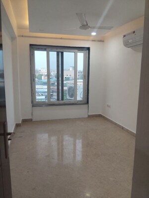 Room in 4 BHK Builder Floor at Sector 57 – for Rent