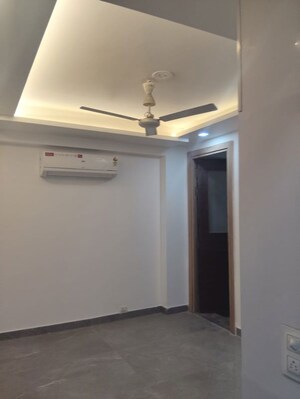 Room in 4 BHK Builder Floor at Sector 57 – for Rent