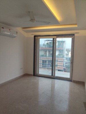 Room in 4 BHK Builder Floor at Sector 57 – for Rent