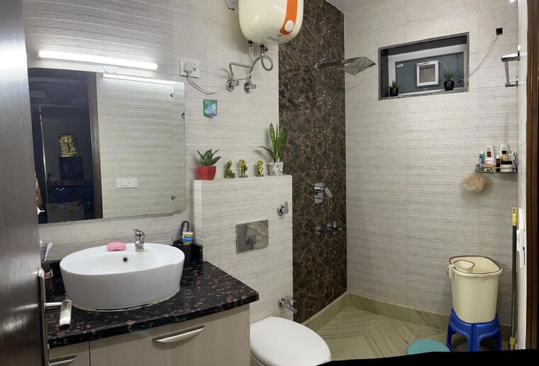 Bathroom, tagore garden extension 2 Bedroom 80 Sq.Yd. Builder Floor In Tagore Garden Extension Delhi 10164687