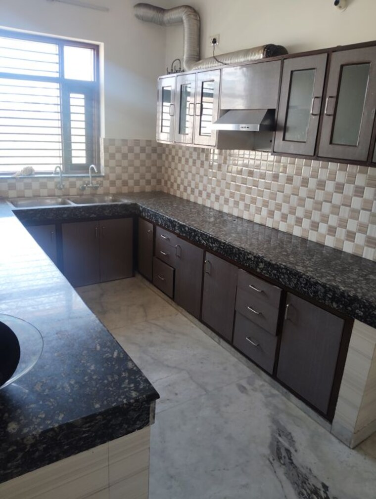 Kitchen, sector 46 3 Bedroom 1350 Sq.Ft. Builder Floor In Sector 46 Gurgaon 10164705