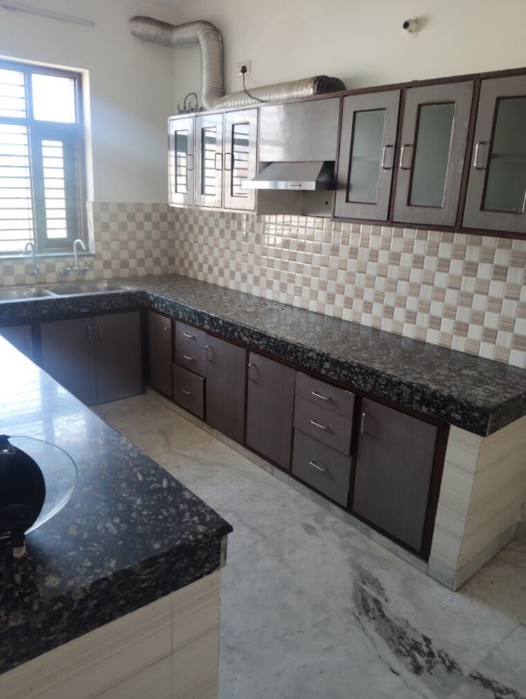 Kitchen, sector 46 3 Bedroom 1350 Sq.Ft. Builder Floor In Sector 46 Gurgaon 10164705