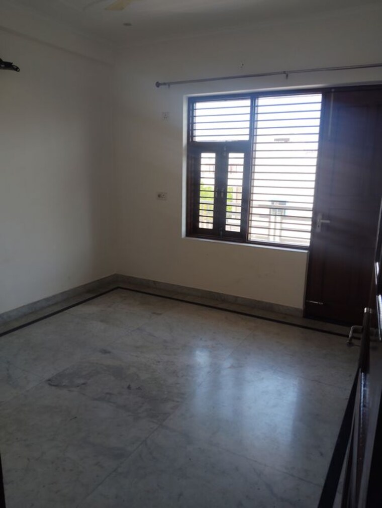 Room, sector 46 3 Bedroom 1350 Sq.Ft. Builder Floor In Sector 46 Gurgaon 10164705