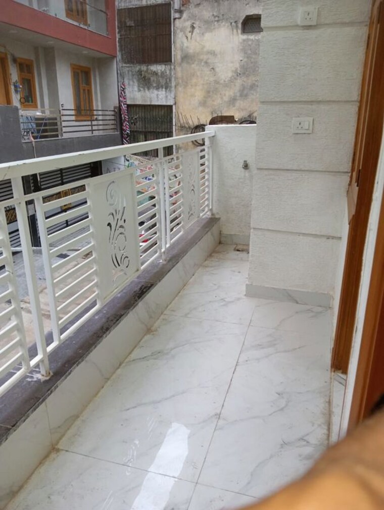Balcony, gamma i greater noida 2.5 Bedroom 60 Sq.Mt. Builder Floor In Gamma I Greater Noida Greater Noida 10164706