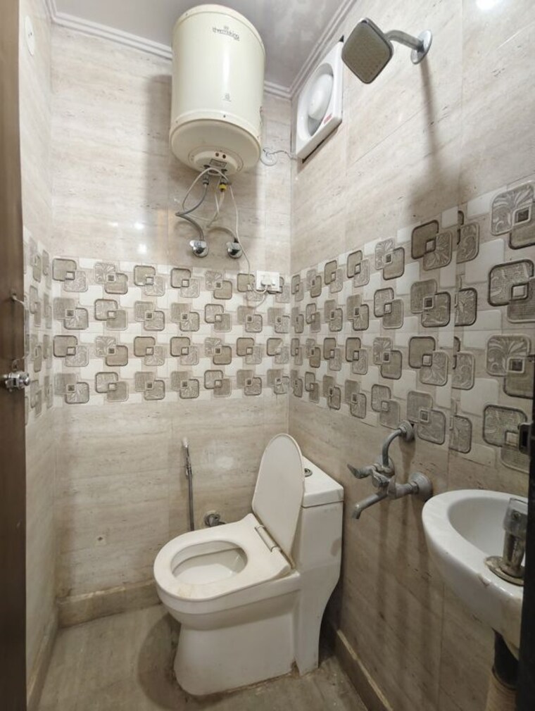 Bathroom, govindpuri 2 Bedroom 850 Sq.Ft. Builder Floor In Govindpuri Delhi 10164727