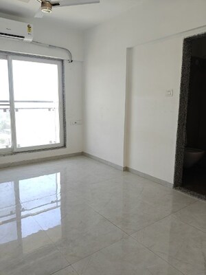 Room in 2 BHK Apartment at Vaibhav Queens Park, Chembur – for Rent