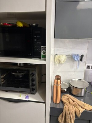 Furnished Amenities in 2 BHK Apartment at Pankaj Mansion, Worli – for Rent