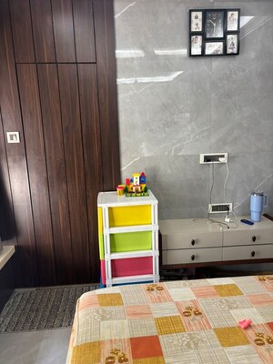 Furnished Amenities in 2 BHK Apartment at Pankaj Mansion, Worli – for Rent