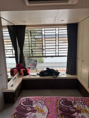 Bedroom in 2 BHK Apartment at Pankaj Mansion, Worli – for Rent