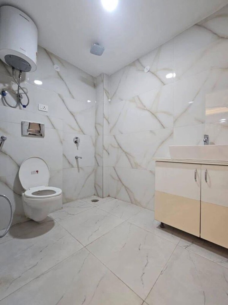 Bathroom, govindpuri 3 Bedroom 900 Sq.Ft. Builder Floor In Govindpuri Delhi 8469975