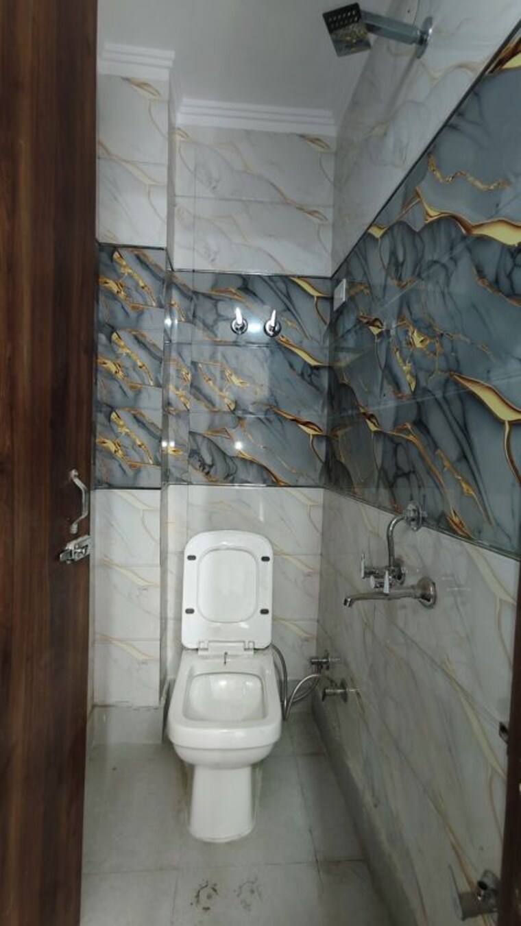 Bathroom, govindpuri 1.5 Bedroom 500 Sq.Ft. Builder Floor In Govindpuri Delhi 10164764