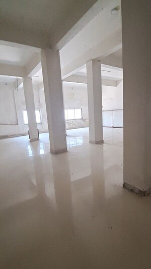 Room in  Showroom at Mayuresh Trade Center, Sector 19a Vashi – for Rent