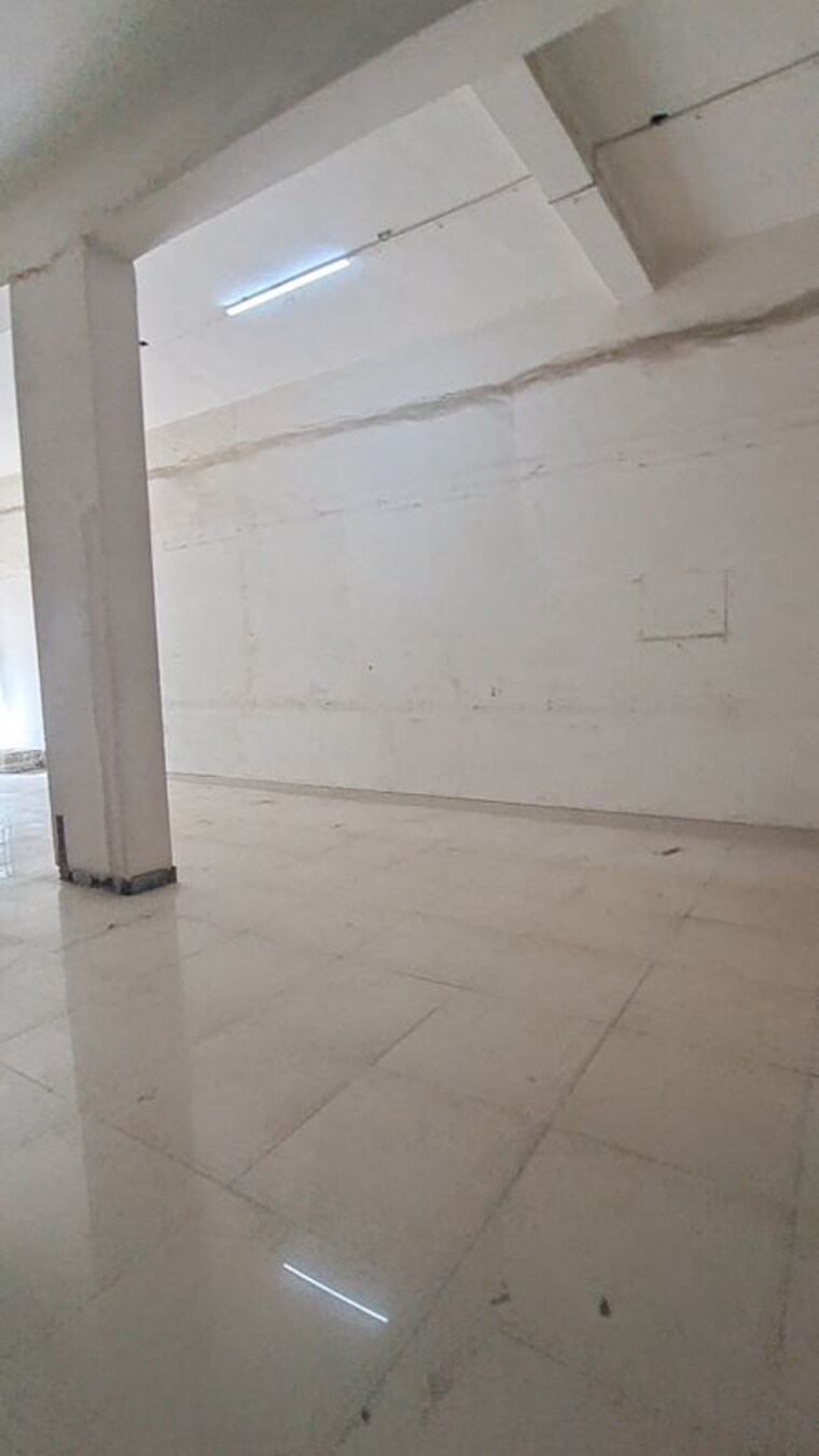 Room, mayuresh-trade-center Commercial Showroom 4000 Sq.Ft. In Sector 19a Vashi Navi Mumbai 10164772