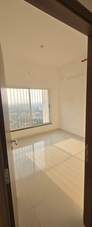 Room in 3 BHK Apartment at Runwal The Central Park, Chinchwad – for Rent