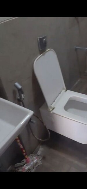 Furnished Amenities in 2 BHK Apartment at Level The Residences, Andheri West – for Rent