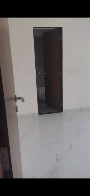 Room in 2 BHK Apartment at Level The Residences, Andheri West – for Rent