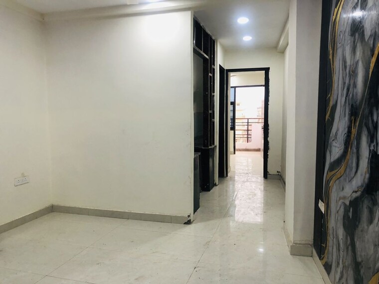 Room, sector 73 1 Bedroom 580 Sq.Ft. Builder Floor In Sector 73 Noida 10164790