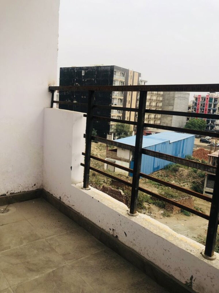 Balcony, sector 73 1 Bedroom 580 Sq.Ft. Builder Floor In Sector 73 Noida 10164790