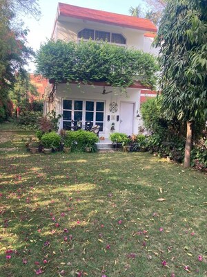 2.5 BHK Independent House – Garden View at Sainik Farm - for Rent