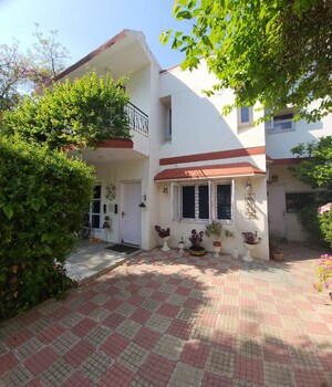 2.5 BHK Independent House – Exterior View View at Sainik Farm - for Rent