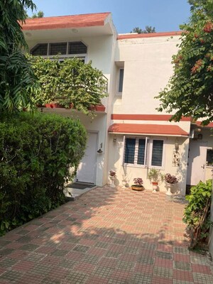 2.5 BHK Independent House – Exterior View View at Sainik Farm - for Rent