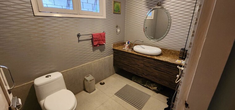 Bathroom, sainik farm 2.5 Bedroom 4500 Sq.Ft. Independent House In Sainik Farm Delhi 10164814