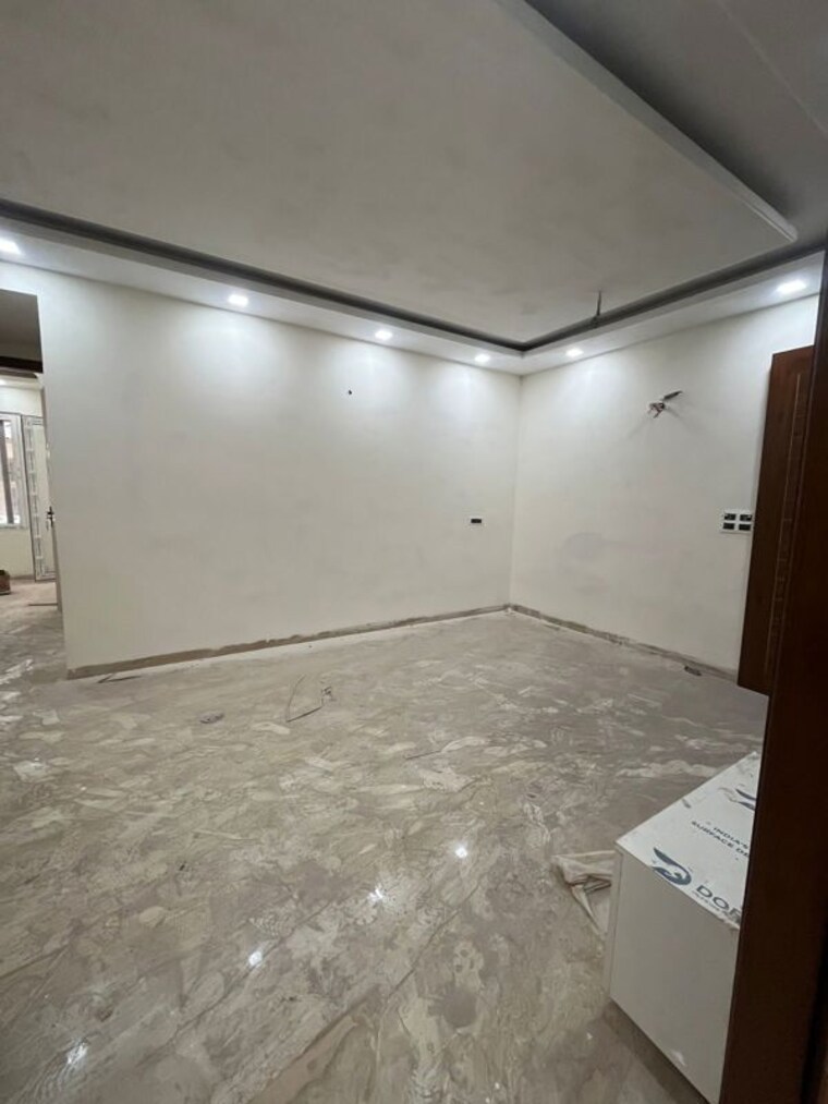 Room, rajpur khurd extension 3 Bedroom 120 Sq.Yd. Builder Floor In Rajpur Khurd Extension Delhi 10164817