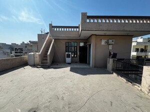 2 BHK Builder Floor For Rent in Sector 10a