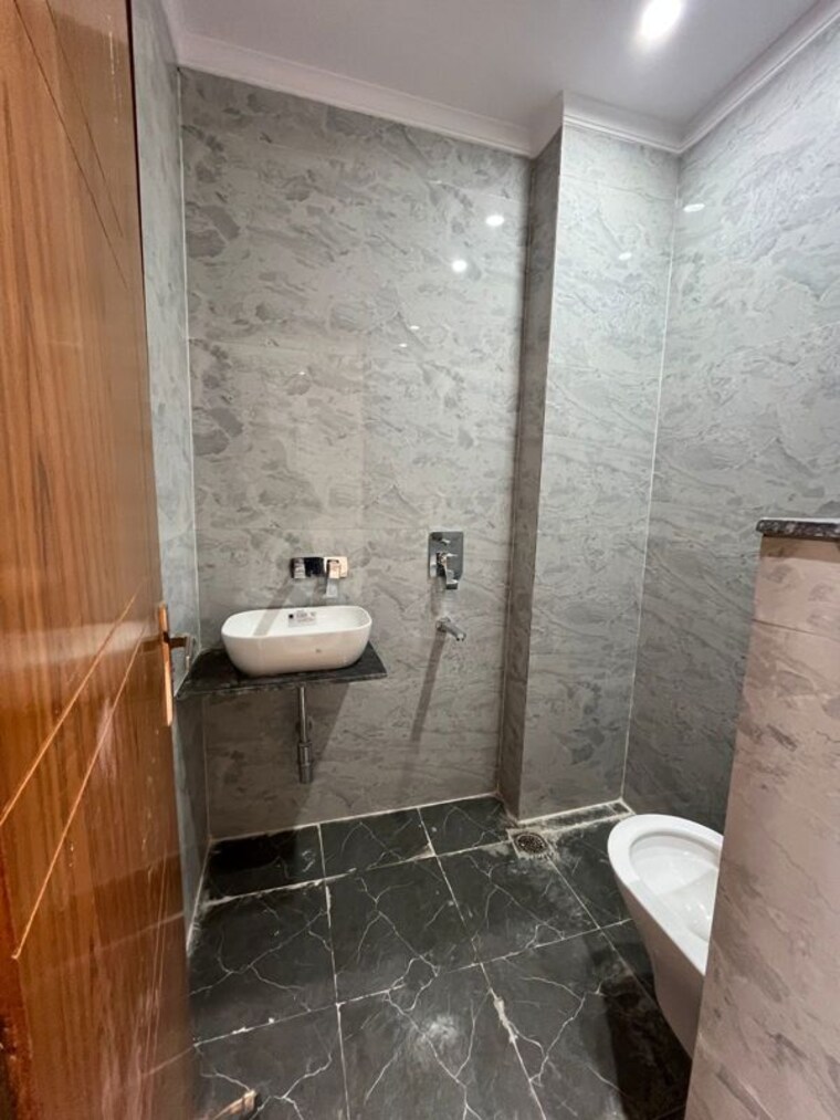 Bathroom, rajpur khurd extension 2 Bedroom 85 Sq.Yd. Builder Floor In Rajpur Khurd Extension Delhi 10164841