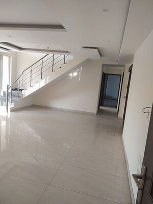 Room in 5 BHK Apartment at Sector 126 – for Sale