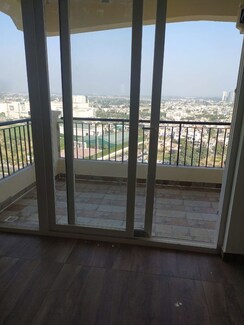 5 BHK + Pooja Room,Servant Room,Study Room Apartment For Sale in Sector 126