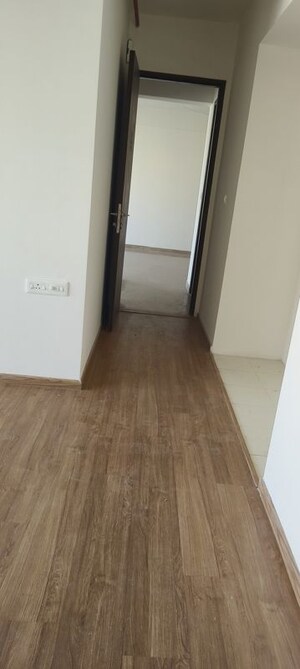 Room in 2 BHK Apartment at Indiabulls One Indiabulls, Pokhran Road No Two – for Sale