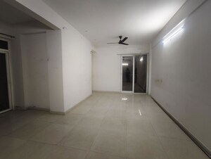 Room in 2.5 BHK Apartment at Signature Global City, Sector 37d – for Sale