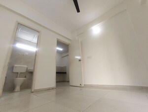 Room in 2.5 BHK Apartment at Signature Global City, Sector 37d – for Sale