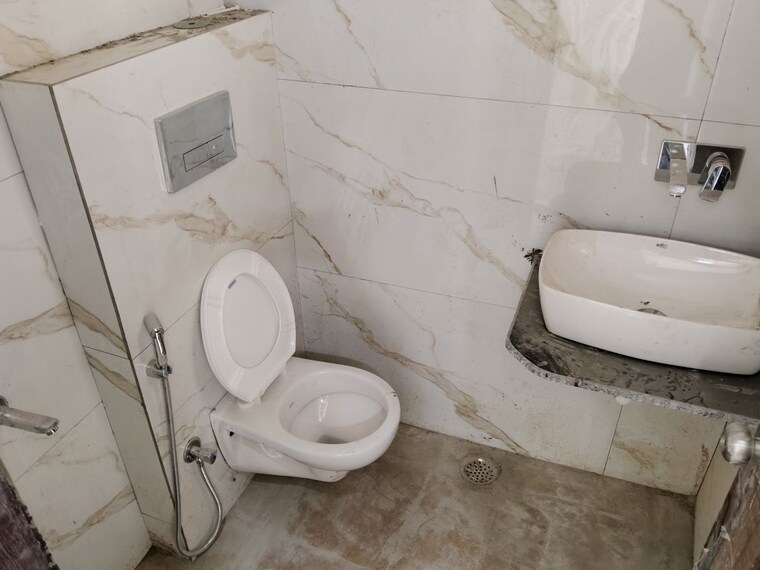 Bathroom, sector 73 2 Bedroom 1000 Sq.Ft. Builder Floor In Sector 73 Noida 10164874
