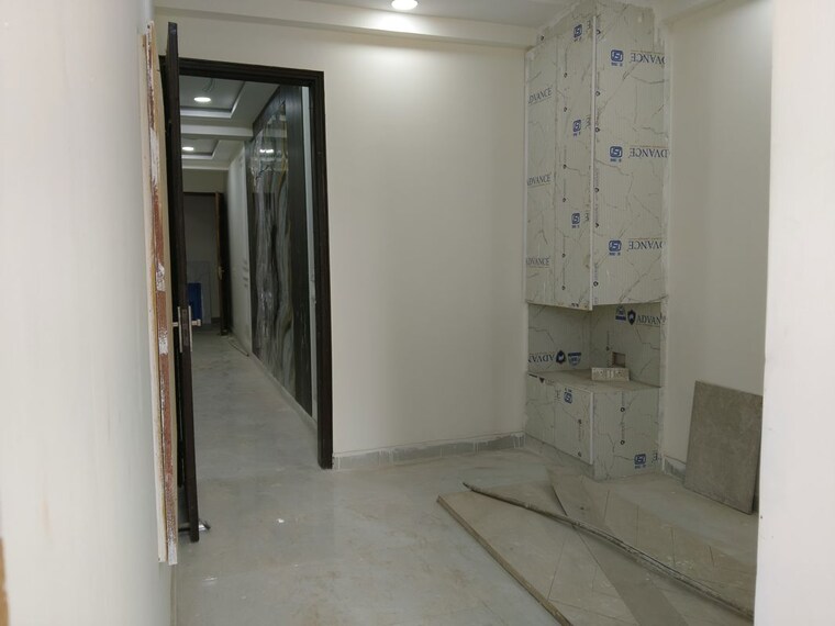 Room, sector 73 2 Bedroom 1000 Sq.Ft. Builder Floor In Sector 73 Noida 10164874