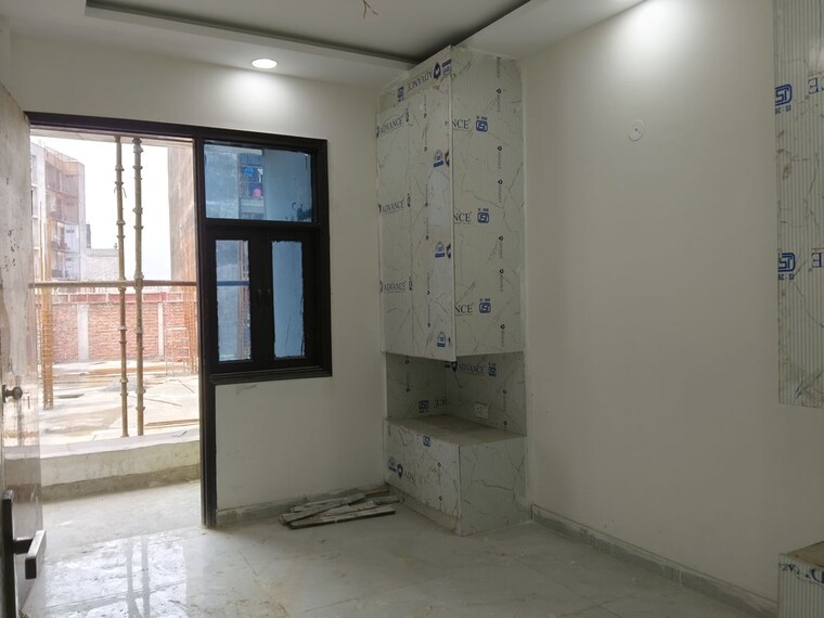 Room, sector 73 2 Bedroom 1000 Sq.Ft. Builder Floor In Sector 73 Noida 10164874