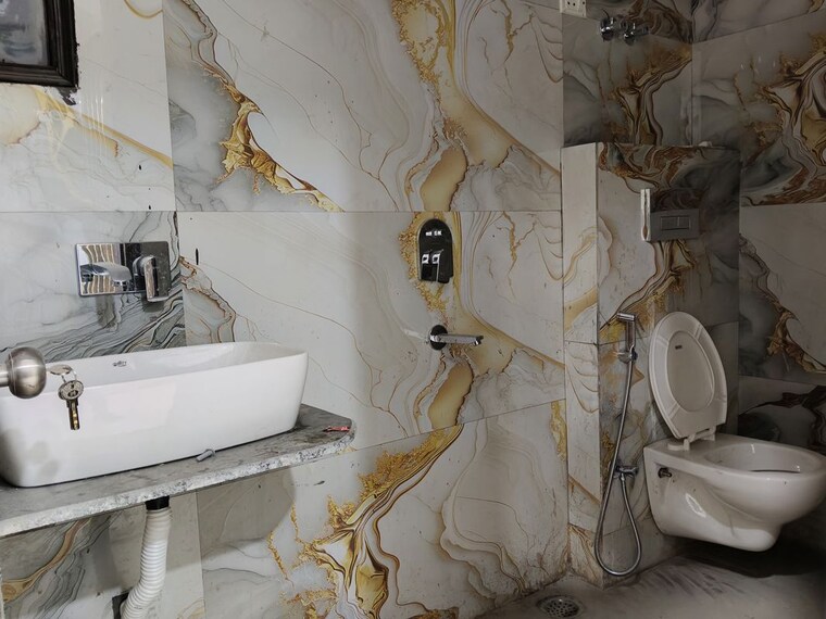 Bathroom, sector 73 2 Bedroom 1000 Sq.Ft. Builder Floor In Sector 73 Noida 10164874
