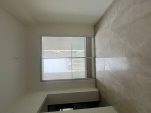 Room in 4 BHK Apartment at Omkar Alta Monte, Malad East – for Rent